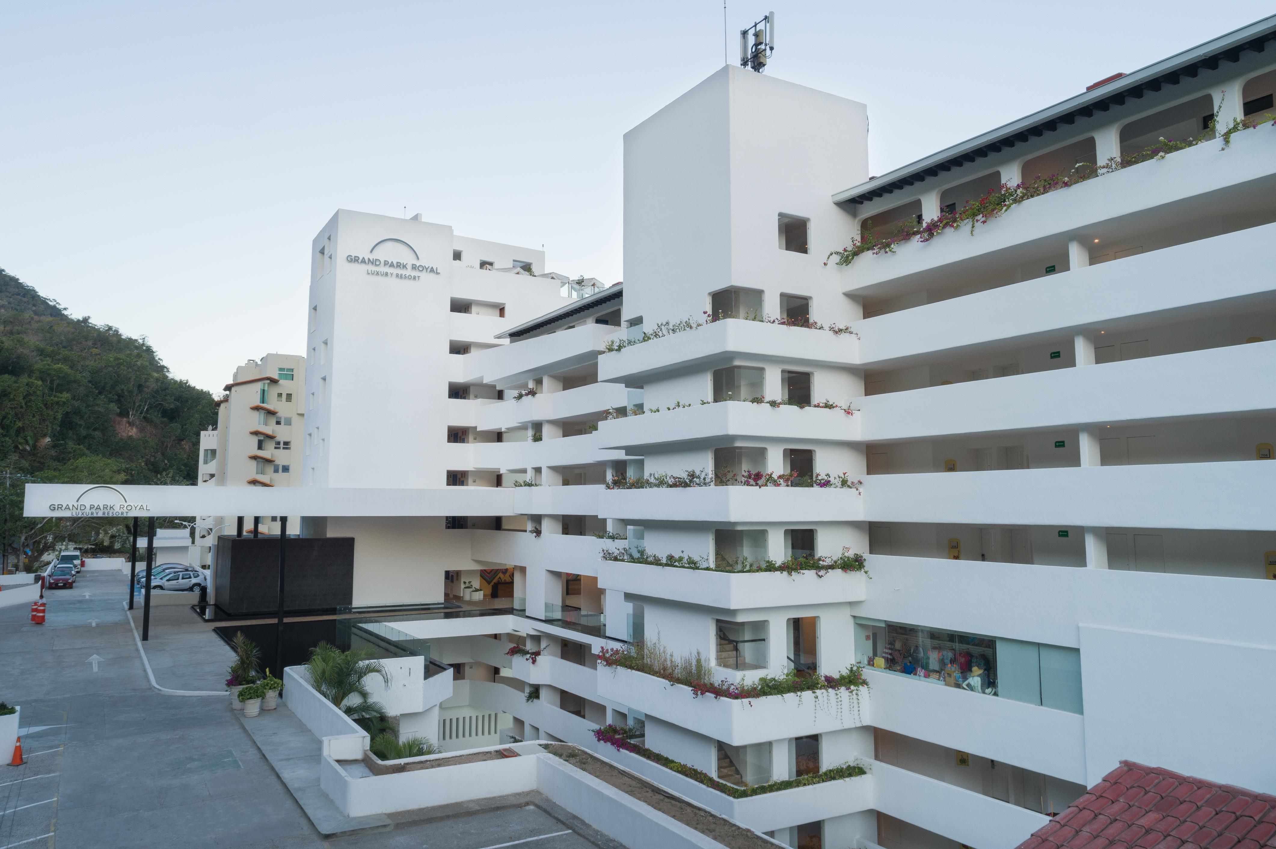 Grand Park Royal Puerto Vallarta Hotel Exterior photo